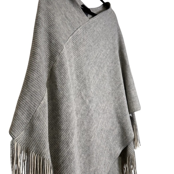 Steve Madden One Size Gray and White Poncho - Picture 3 of 5